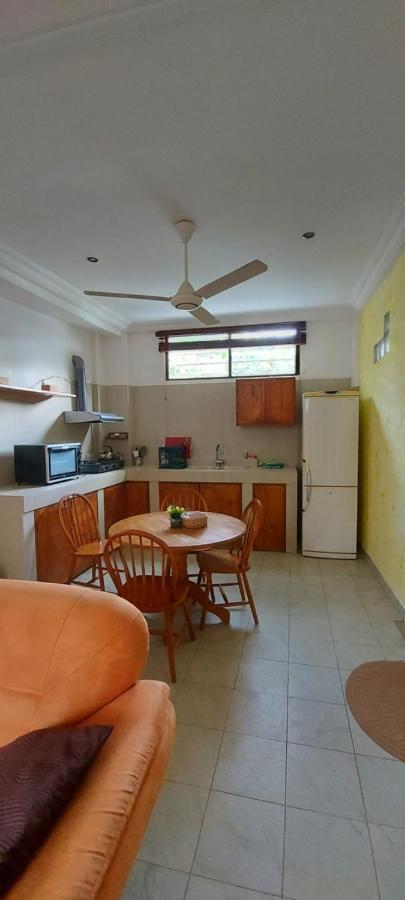 Busy Bee Apartments Kololi Extérieur photo