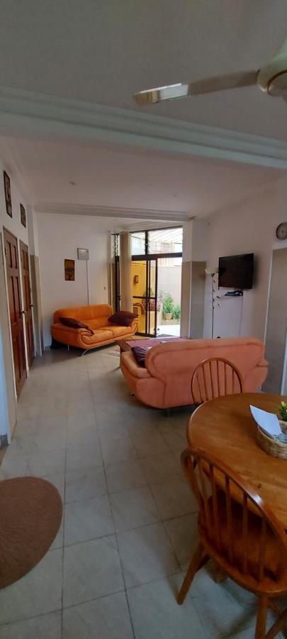 Busy Bee Apartments Kololi Extérieur photo